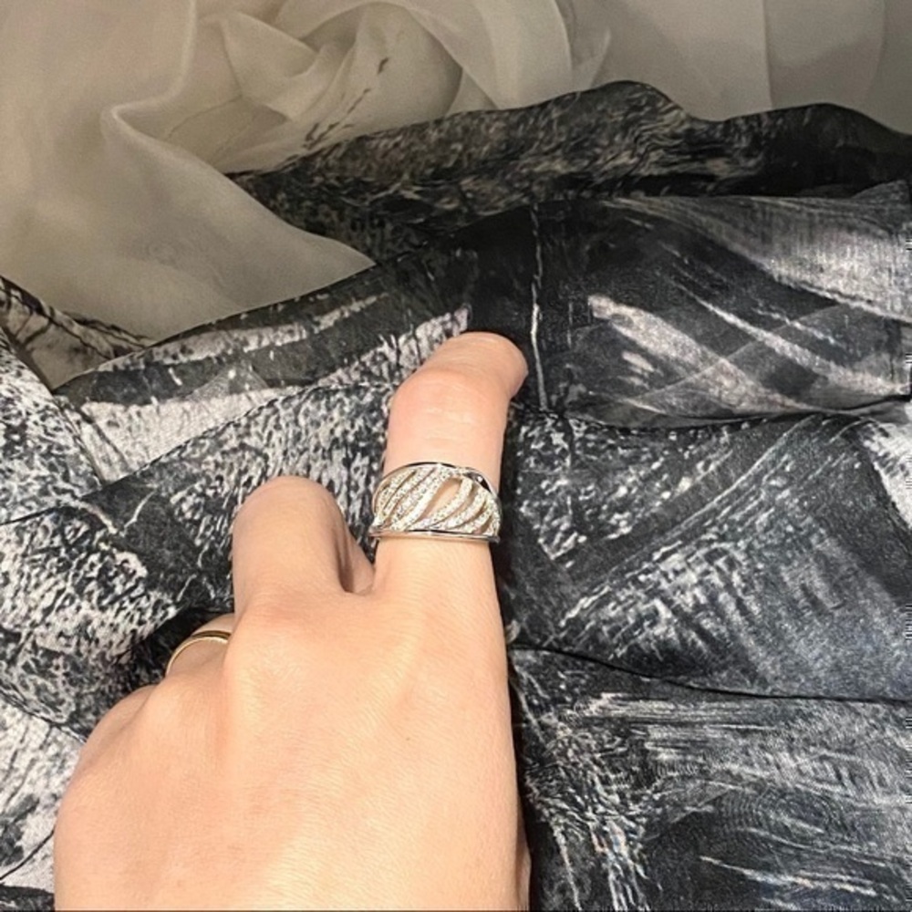925 Sterling Silver Elegant CZ Ring